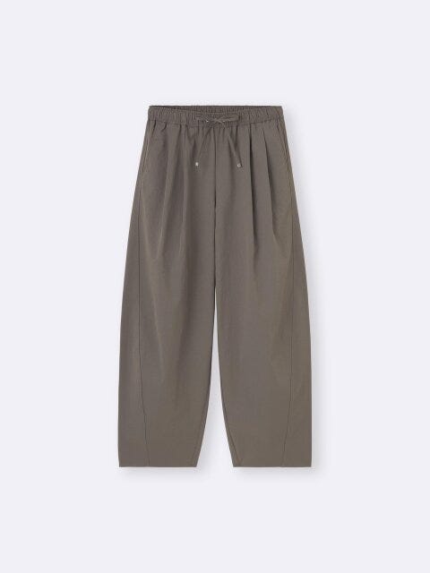 GUのバレルレッグプルオンパンツ