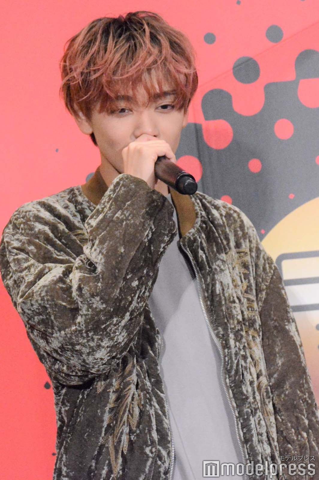 モノマネを披露する宮世琉弥 （C）モデルプレス