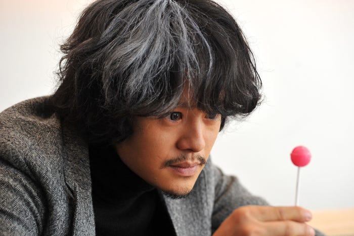 池松壮亮(C)大場つぐみ・小畑健/集英社 (C)2016「DEATH NOTE」FILM PARTNERS