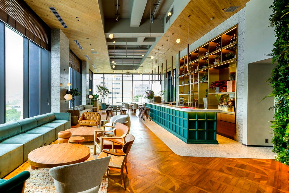 “旅するホテル”「ザ ノット 広島」心地よい客室&ルーフトップバーで地酒を堪能