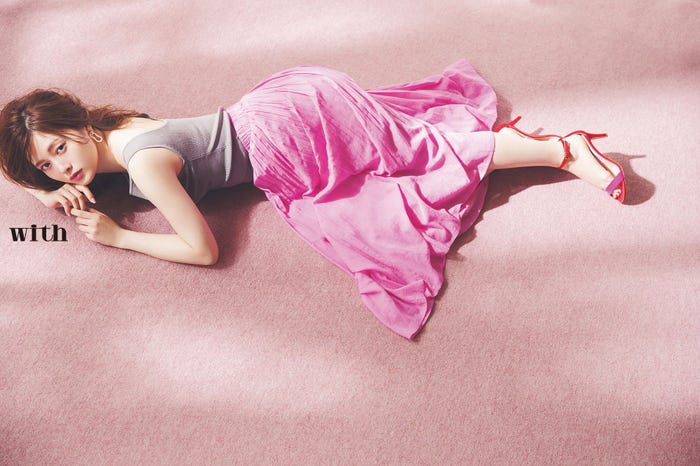白石麻衣/「with」7月号(画像提供:講談社)