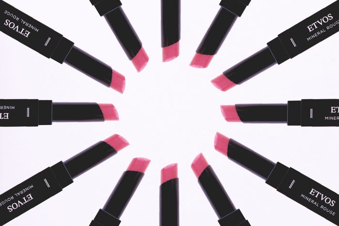 いつだってぷるつやの唇でいて/photo by GIRLY DROP