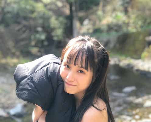 “注目の美少女”Pimm’s新谷真由、水着撮影のオフショット “自然体”で溢れる魅力