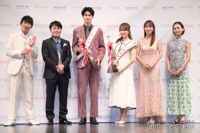 (左から)石田明、井上裕介、高尾昇吾さん、石川莉々花さん、鷲見玲奈、山賀琴子(C)モデルプレス
