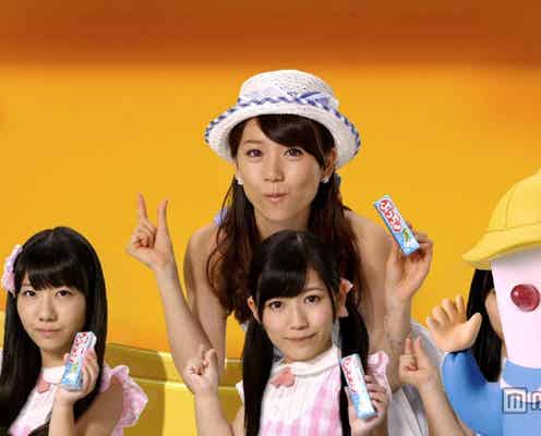 AKB48がキュートな子供姿に ミニワンピでダンス