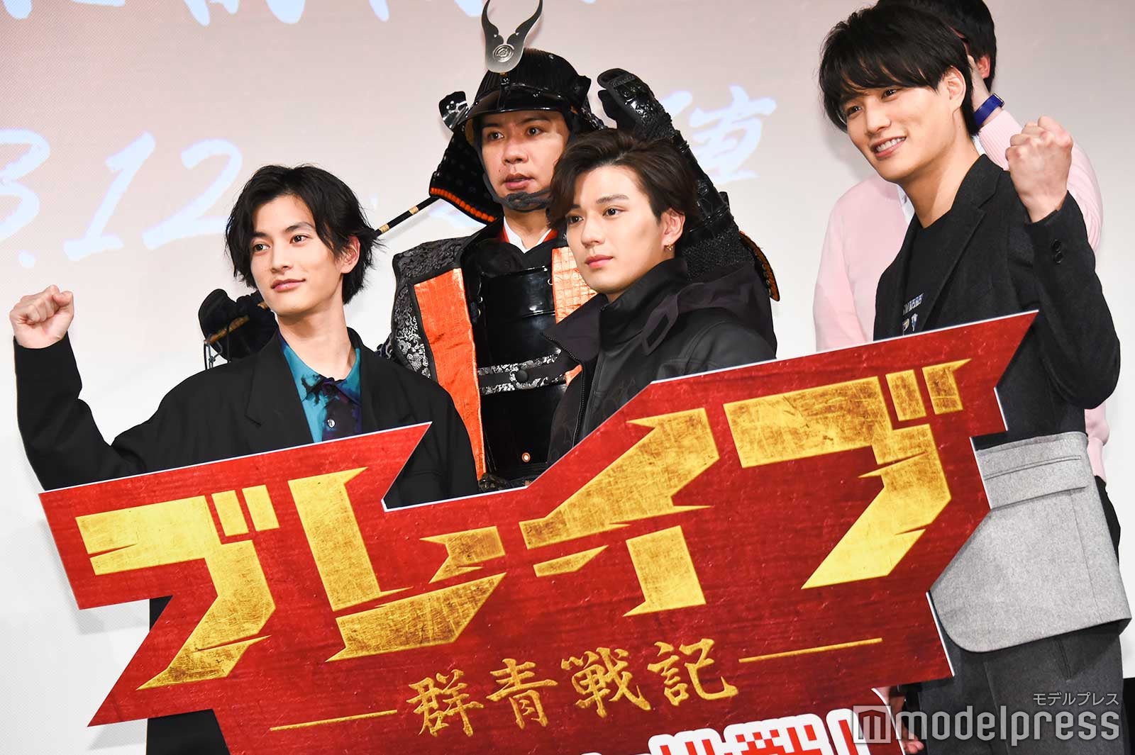 （前列左から）渡邊圭祐、 新田真剣佑、鈴木伸之（後列左から）マヂカルラブリー野田クリスタル、村上 （C）モデルプレス