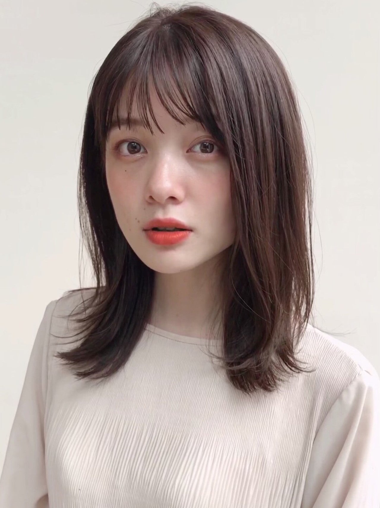 職場ルールクリア 暗髪だけど透明感があるオフィス向けヘアカラー モデルプレス