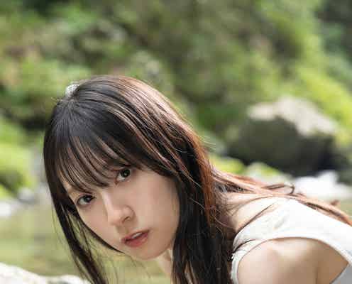 日向坂46金村美玖、ノースリーブで素肌際立つ ふるさと巡るグラビアに