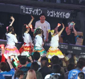 超ときめき♡宣伝部 「清宮フレンズ」と久々再会で笑顔のショット「セレモニアルピッチもファイターズもライブも超最強な1日」