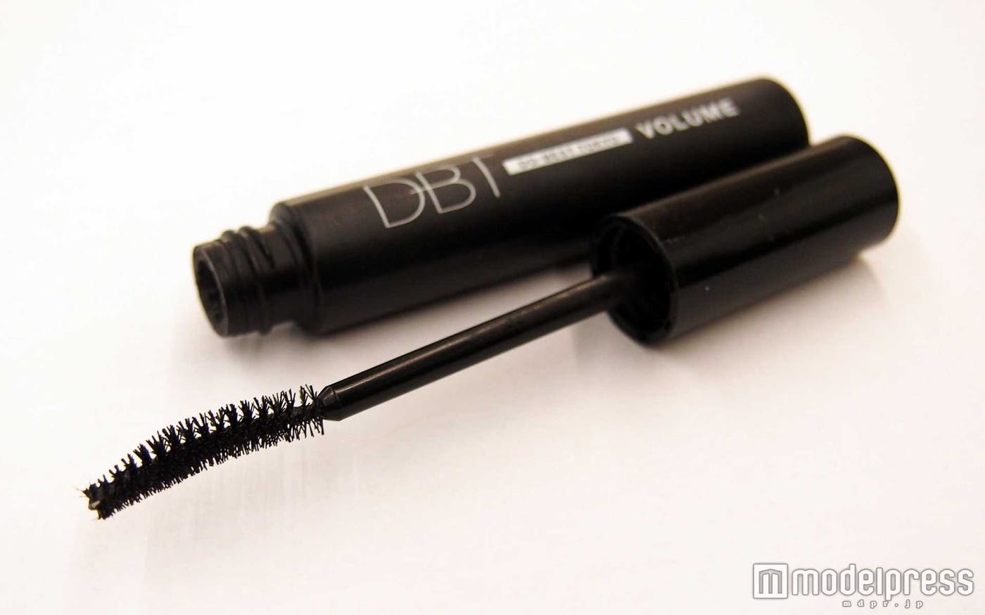 「DBT マスカラ ボリューム JET BLACK」