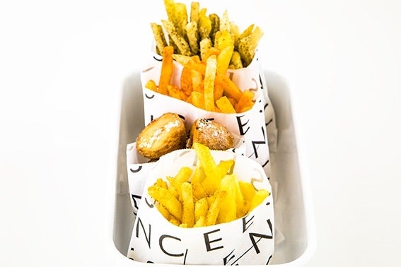 シーズニングフレンチフライ 各350円／画像提供：イエローグラス