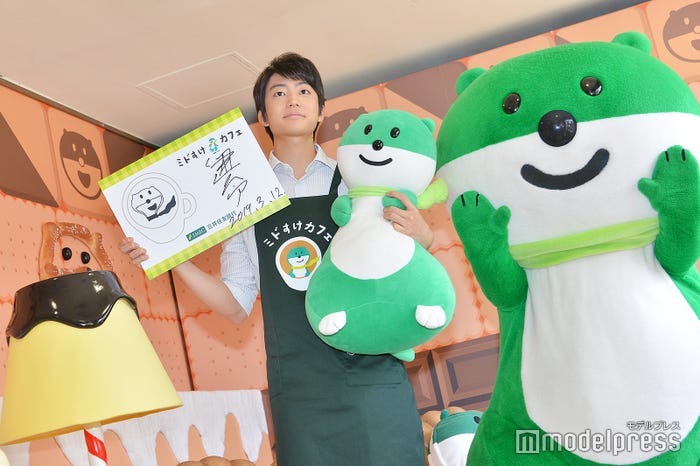 伊藤健太郎&ミドすけ(お菓子のお部屋)/(C)モデルプレス