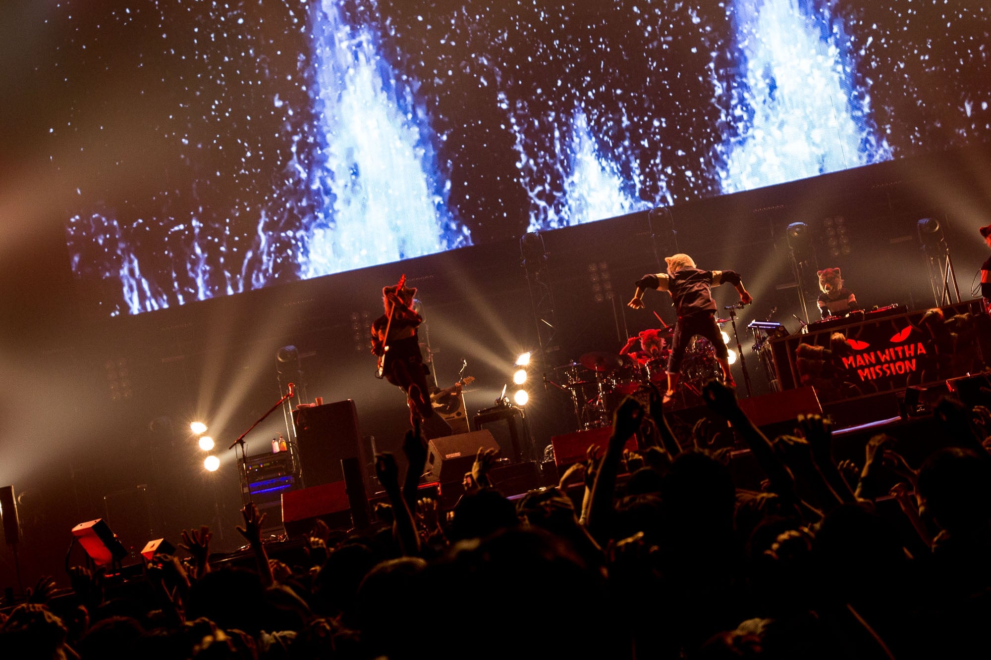MAN WITH A MISSION／photo by Daisuke Sakai（FYD inc.）