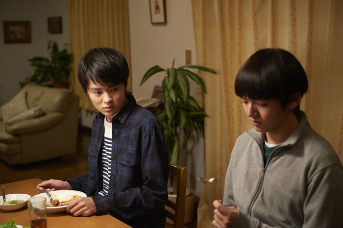 望月歩、濱田龍臣/「モブサイコ100」第1話より(C)ONE・小学館/ドラマ「モブサイコ100」製作委員会