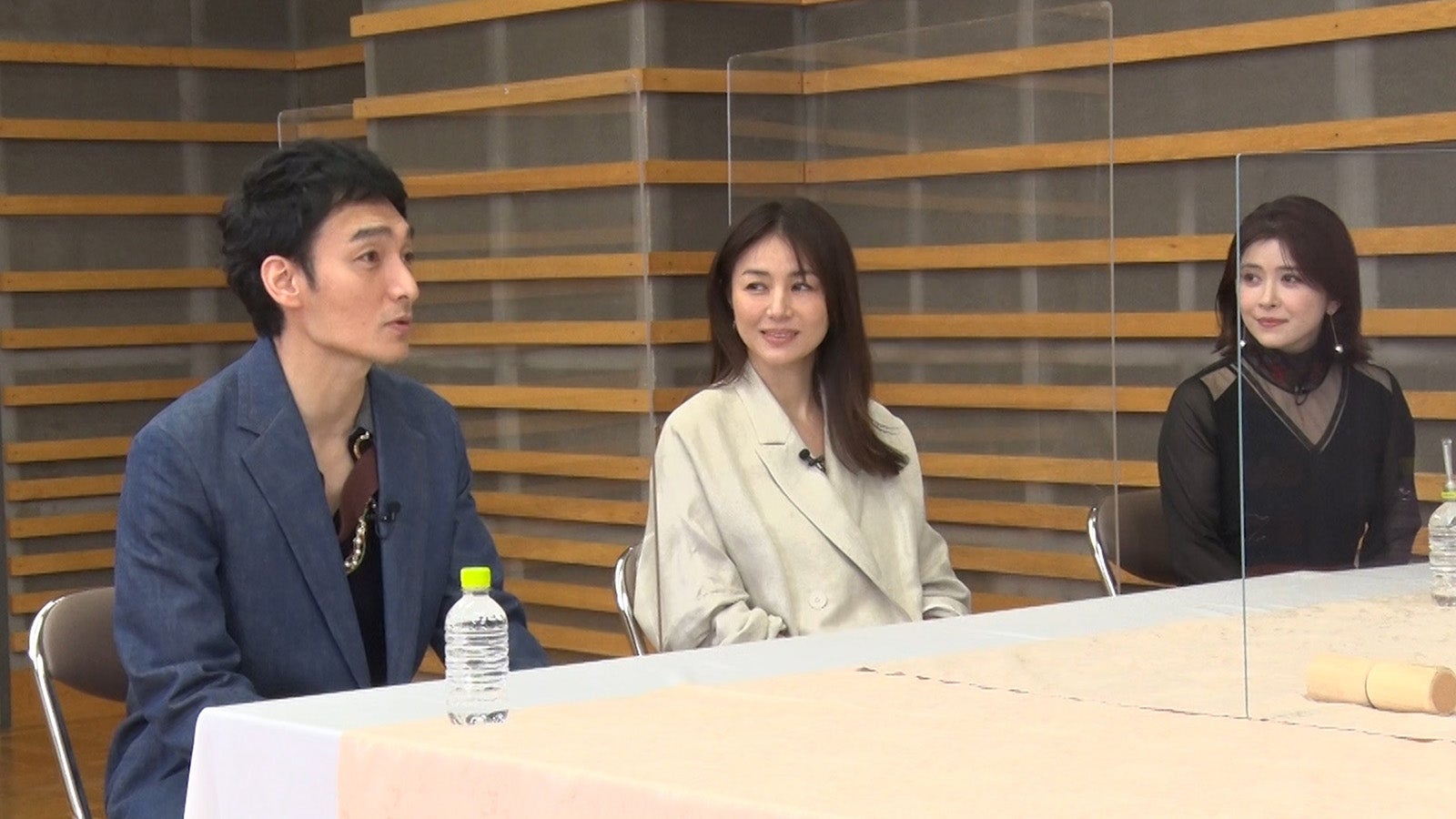 草なぎ剛、井川遥、宮澤エマ （C）フジテレビ