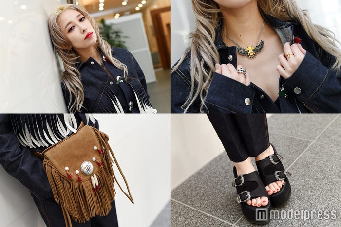 シルバーアクセサリー、フリンジバッグ、厚底シューズ…インディアンっぽい感じに着こなした加藤ミリヤ(C)モデルプレス