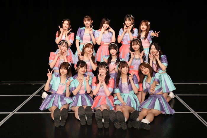 (1列目左から)北野瑠華、青木詩織、江籠裕奈、荒井優希、日高優月/(2列目左から)川嶋美晴、太田彩夏、水野愛理、中野愛理、入内嶋涼/(3列目左から)藤本冬香、青木莉樺、鈴木愛菜、伊藤実希、西井美桜(C)2023 Zest, Inc.