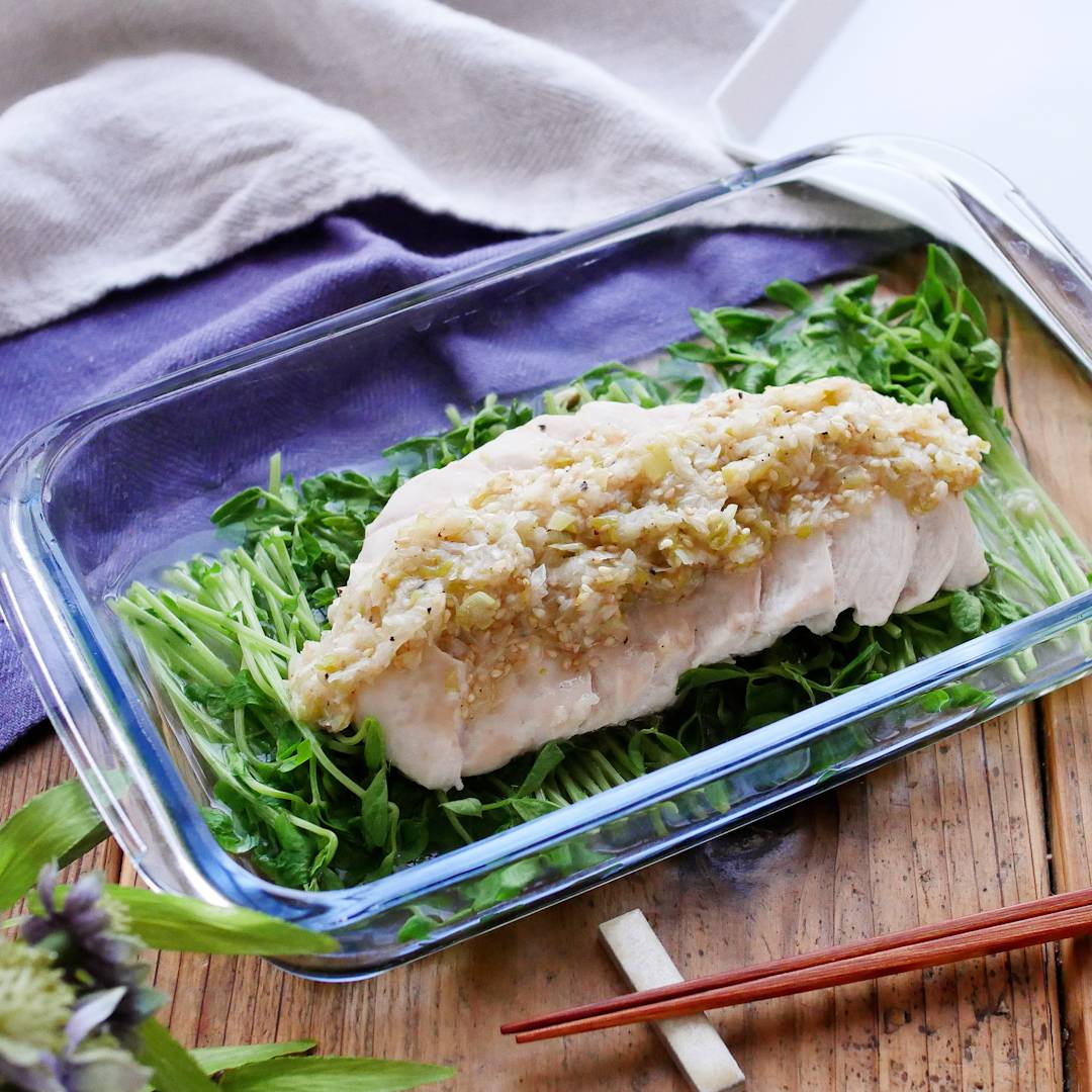 レンジで簡単!鶏むね豆苗うま塩レンジ蒸し