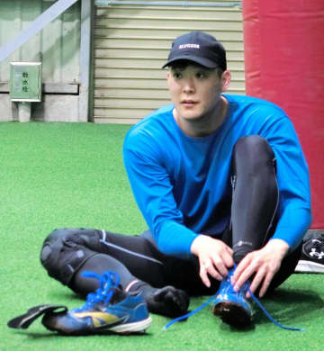 日本ハム・斎藤が3度目ブルペン 守護神の座＆165キロの目標へ早め調整