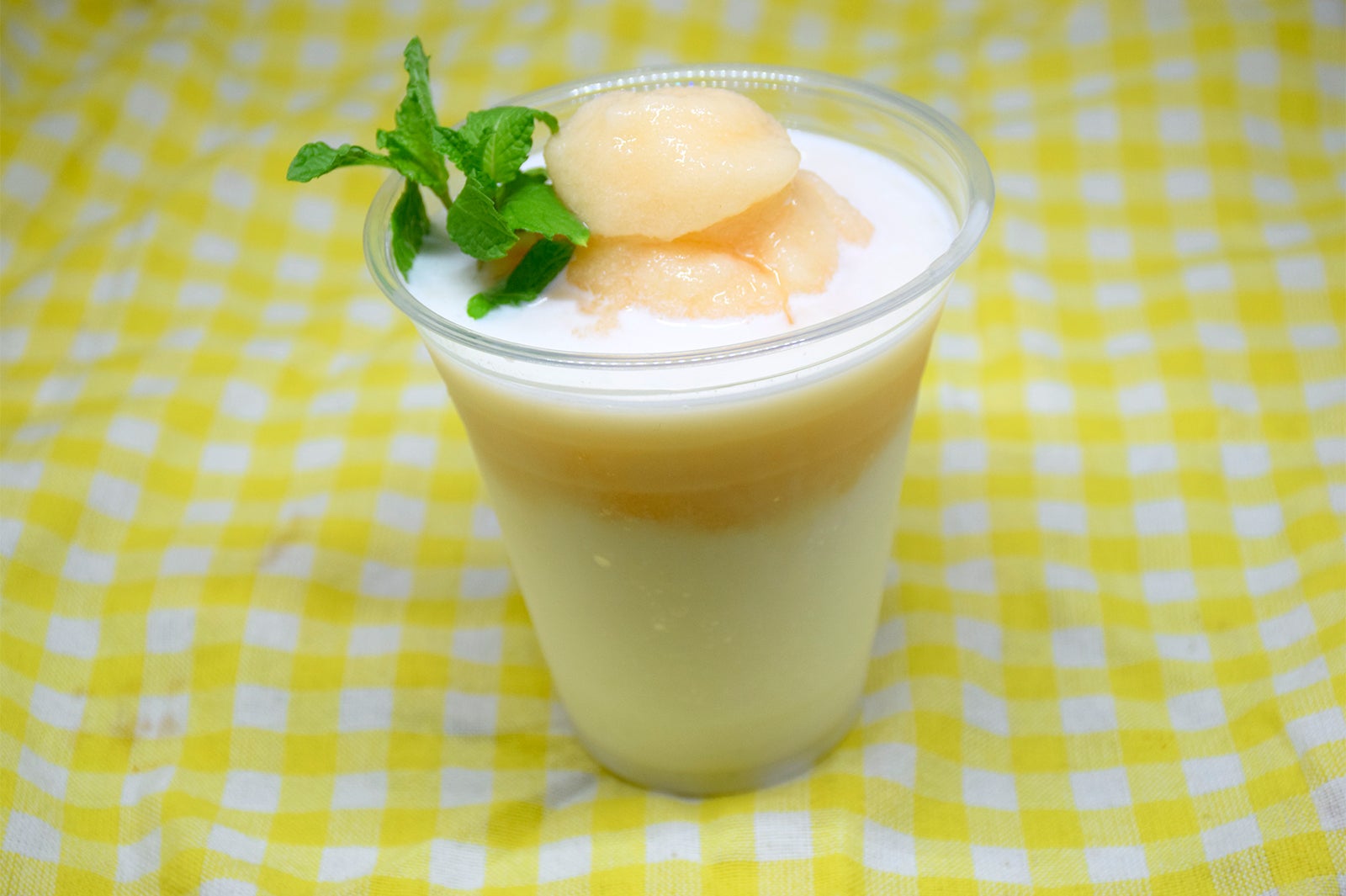 フローズンヨーグルト バオバブ／マダガスカル共和国￥800／画像提供：横浜赤レンガ倉庫