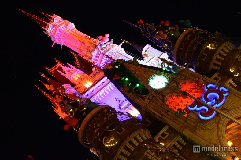 不穏な雰囲気に包まれたシンデレラ城