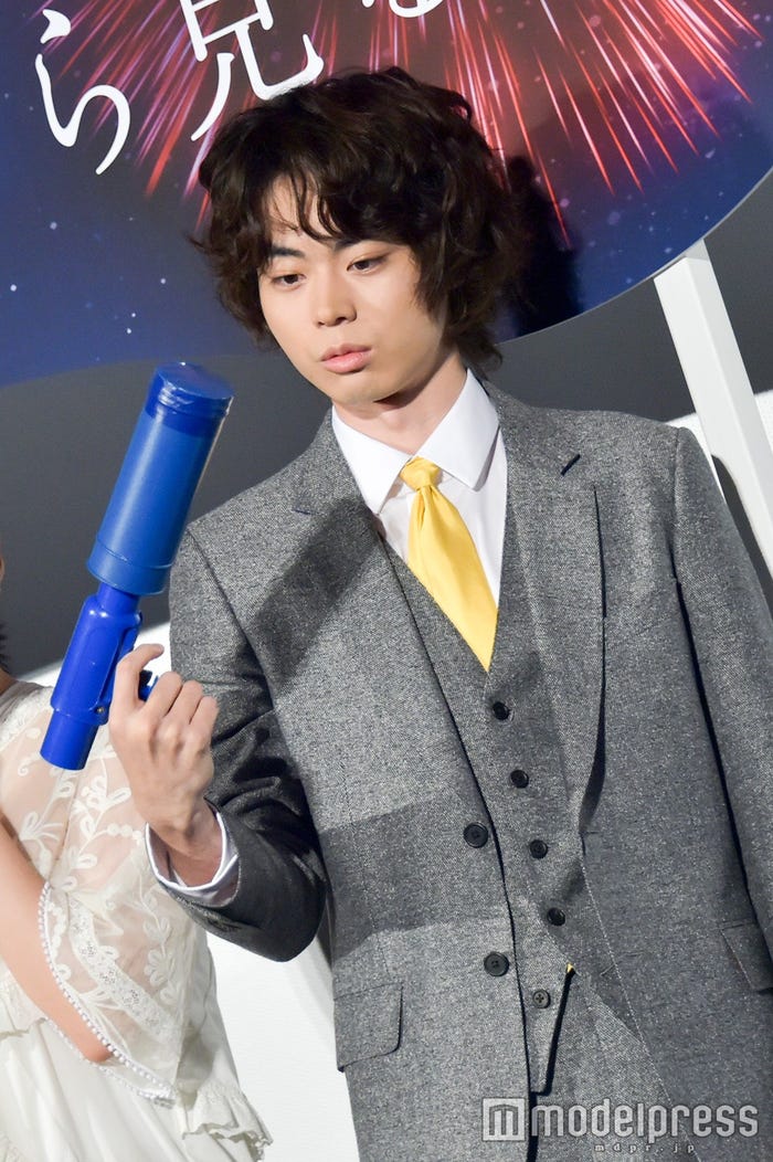 キャノン砲が気になる菅田将暉 (C)モデルプレス