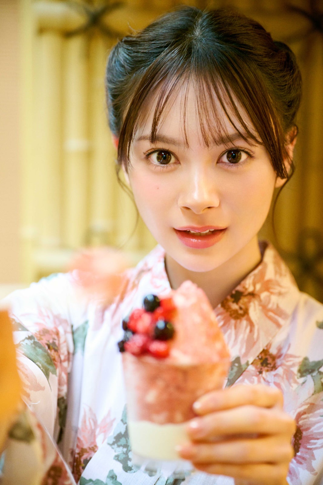 AKB48研究生・伊藤百花、ピンク浴衣姿のデートショット 1stフォトブック先行カット第2弾解禁