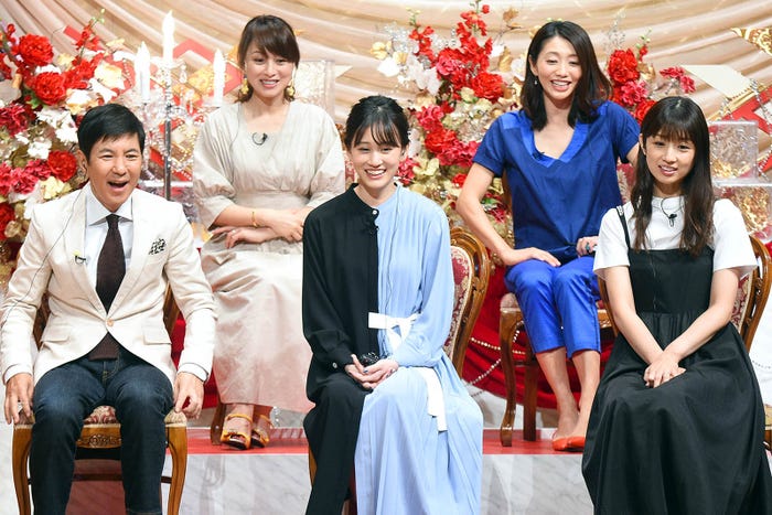(前列左から)関根勤、前田敦子、小倉優子(後列左から) 渡辺美奈代、眞鍋かをり(C)テレビ東京