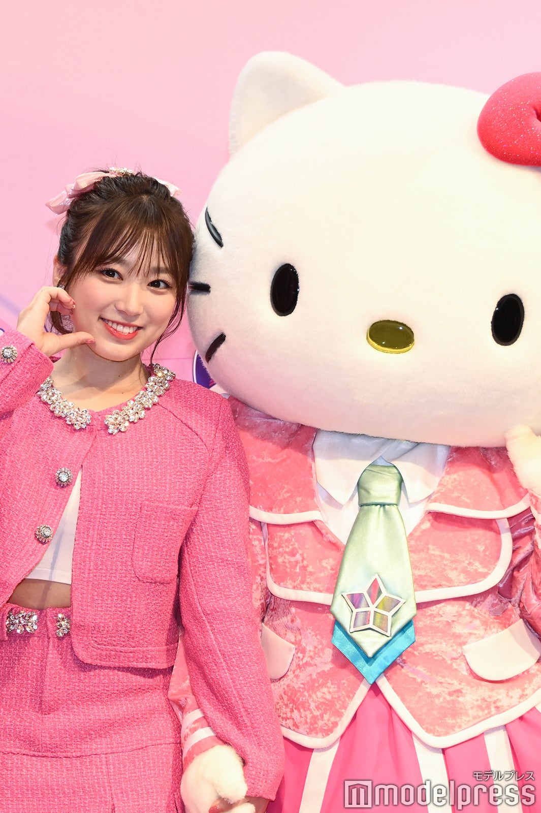 矢吹奈子、キティちゃん（C）モデルプレス