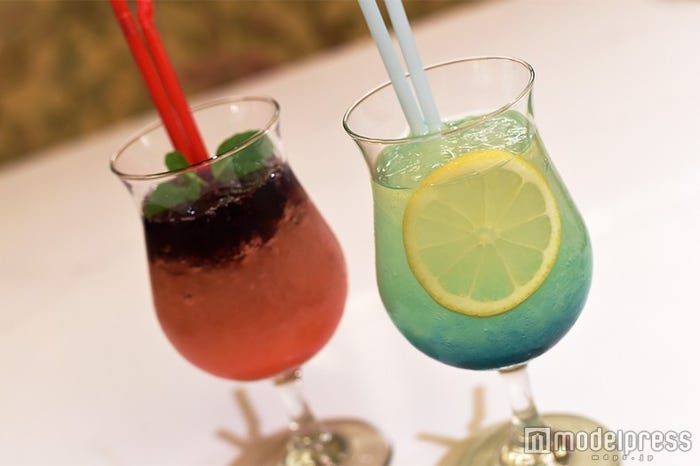 アナとエルサのフローズンファンタジー”スペシャルノンアルコールカクテル(C)モデルプレス