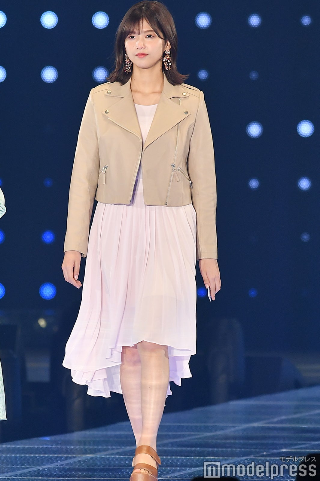 渡邉理佐（C）モデルプレス