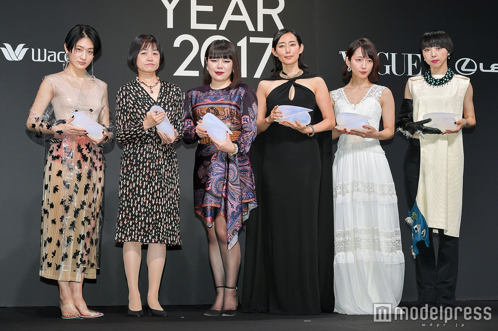 コムアイ 服を着てるのか分からない 唯一無二の存在感発揮 Vogue Japan Women Of The Year 17 モデルプレス