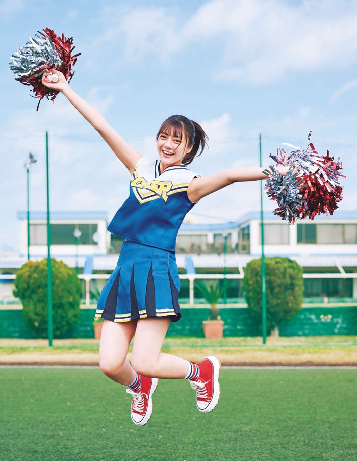 乃木坂46冨里奈央、チアガール姿で抜群スタイル披露「週プレ」表紙登場