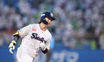 ヤクルト 長岡秀樹が快挙！球団日本人初の2試合連続先頭打者本塁打 神宮が熱狂 初球を捉えて右翼席へ