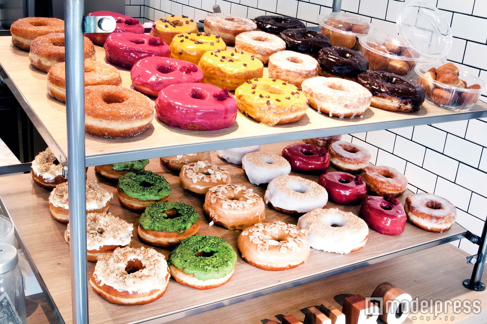 ホームメイドにこだわった出来たてドーナツが並ぶ／画像提供：インセプション