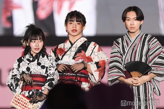 ウチら3姉妹「関コレ2022S/S」出演時/(左から)ゆら、とうあ、こま(C)モデルプレス