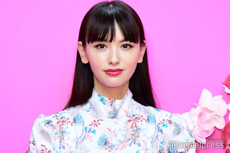 鈴木えみ 家族で アリス イン ワンダーランド 完全再現 赤の女王 コスプレに クオリティ高すぎ と反響 モデルプレス 鈴木えみ 家族で アリス イン ワンダーランド 完全再現 赤の女王 コスプレに クオリティ高すぎ と反響 モデルプレス