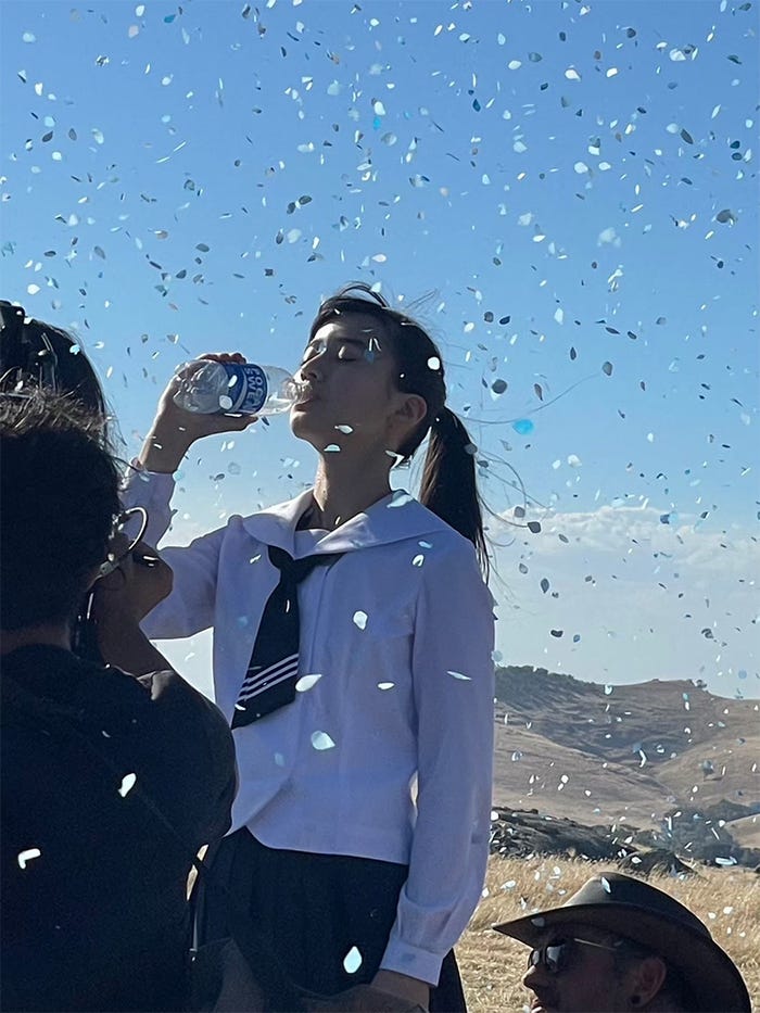 「ポカリスエット」CM撮影でのオフショット 椿(提供写真)