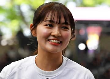 ソフトバンクV旅行 コーチの娘でモデルの美女がビーチ満喫ショットに反響 「スタイル良すぎ！」「眩しすぎる」