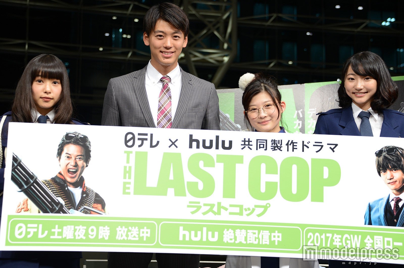 （左から）桜井日奈子、竹内涼真、伊藤沙莉、武田玲奈（C）モデルプレス