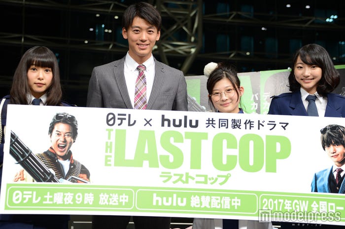 (左から)桜井日奈子、竹内涼真、伊藤沙莉、武田玲奈(C)モデルプレス