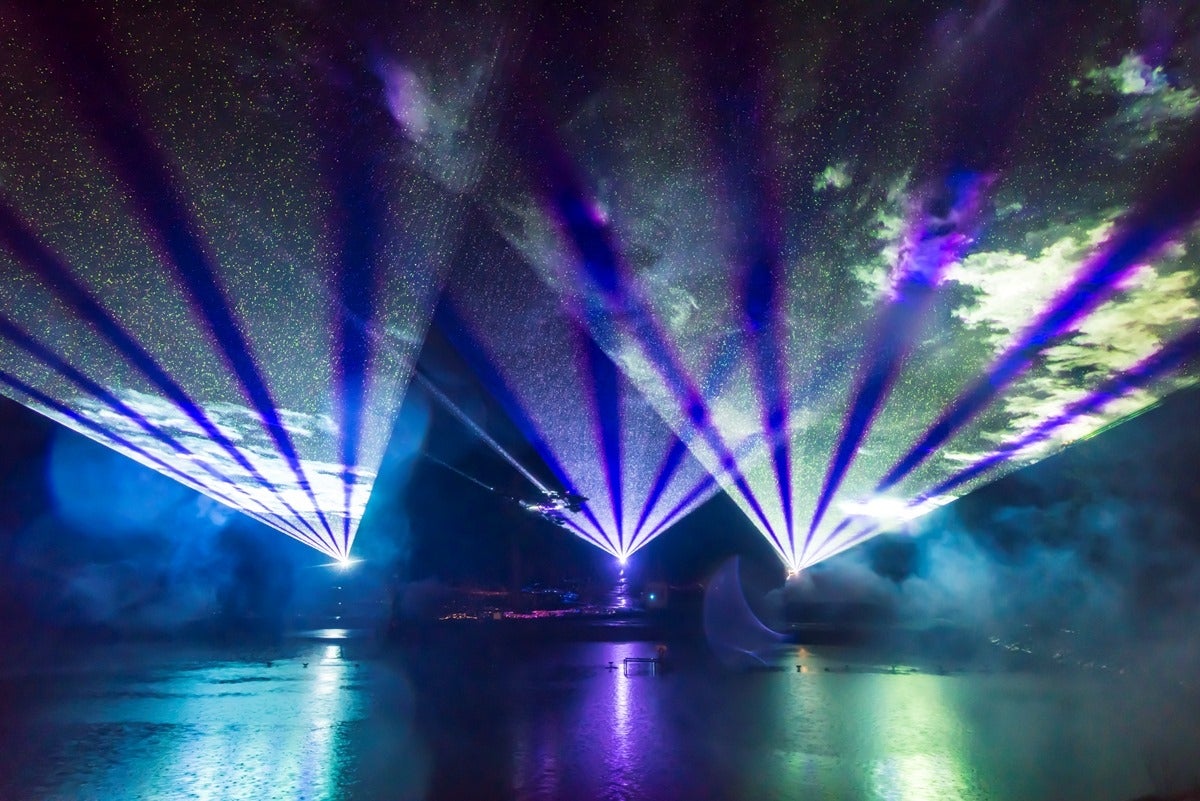 「光と音のスーパーオーロラショー」／画像提供：アパホテルズ＆リゾーツ