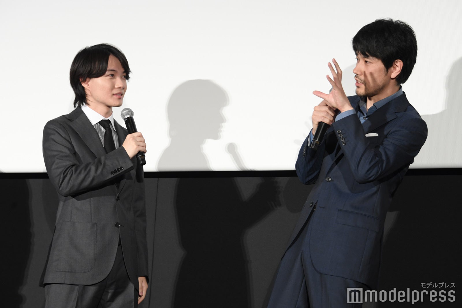 神木隆之介込みで撮り鉄したい松山ケンイチ（C）モデルプレス