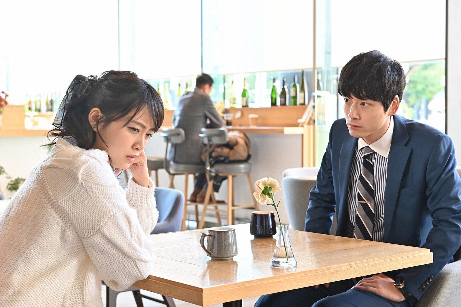 深川麻衣、坂口健太郎／「婚姻届に判を捺しただけですが」第9話より（C）TBS