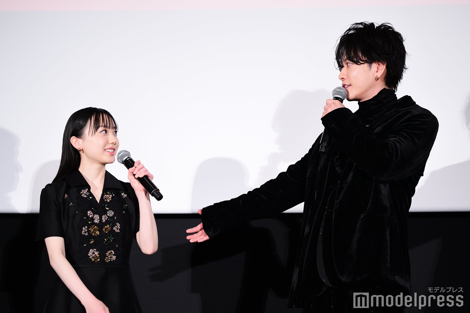 芦田愛菜、佐藤健（C）モデルプレス
