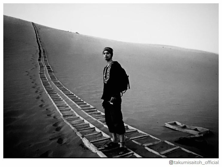 斎藤工、“15年前”の中国旅写真公開「めっちゃ若い」「スタイルよすぎ」の声