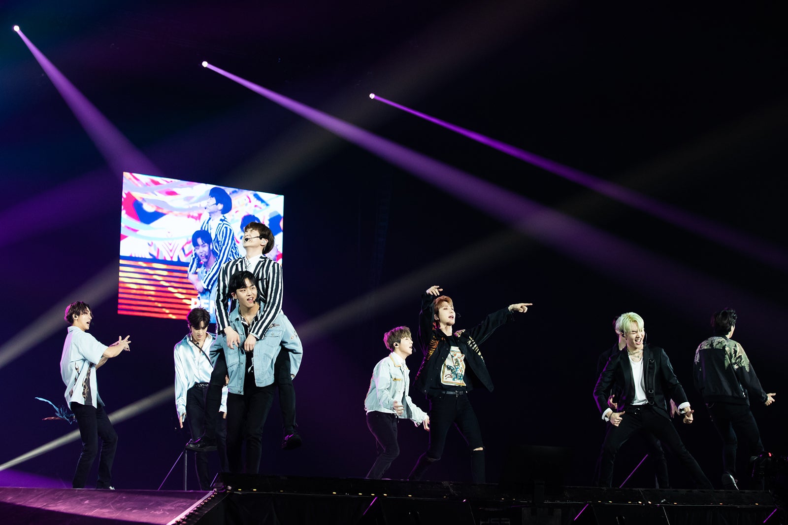 PENTAGON （C） CJ ENM Co., Ltd, All Rights Reserved