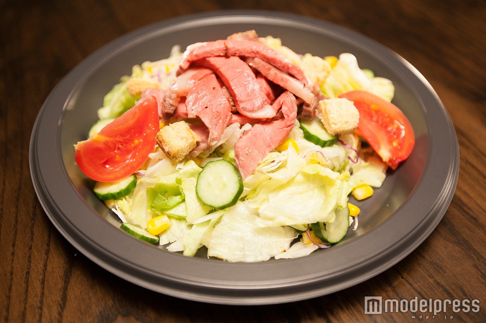 ローストビーフ・サラダ（三本の箒）