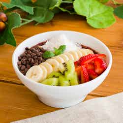 アサイーボウル ~フルーツ&チョコ~税込1,705円/提供画像