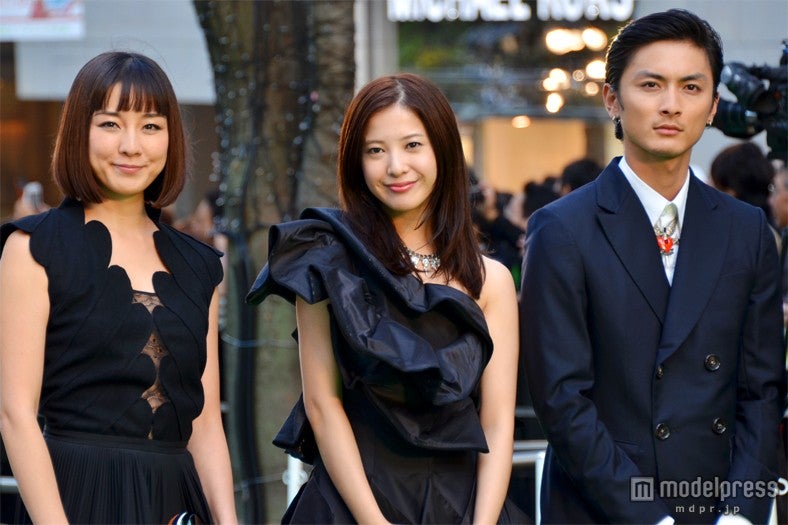 左から：伊藤歩、吉高由里子、高良健吾